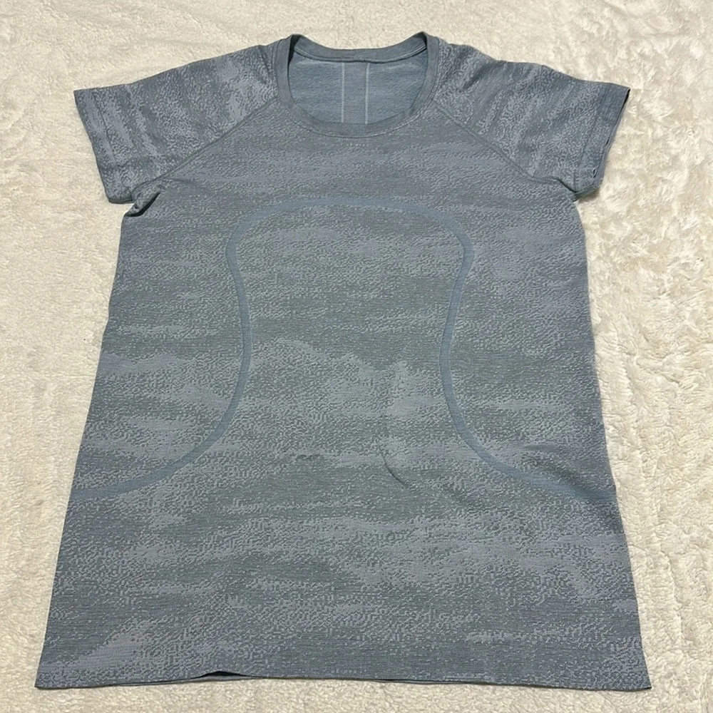 lululemon athletica Women's Short Sleeve Tee in Light Gray